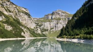 Ferienhaus in Graubünden - Ausflug nach Lag da Pigniu Der Stausee fügt sich schön in die Natur ein mit dem Auto erreichbar vom Ferienhaus in Graubünden.