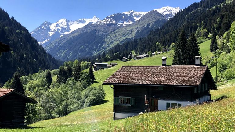 Ferienhaus in Graubünden mit schöner Bergkulisse.